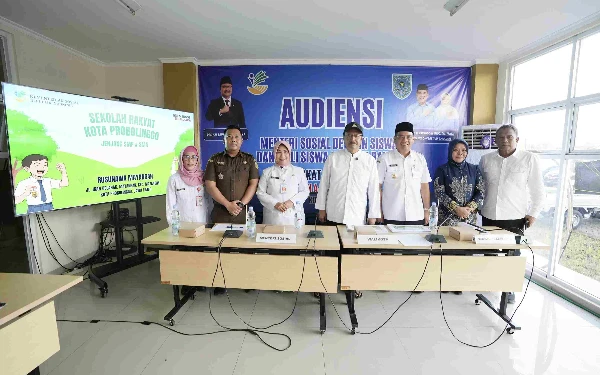 Thumbnail Ingatkan Tidak Minder, Beri Motivasi Izam Wujudkan Cita-Cita Jadi Pemain Bola