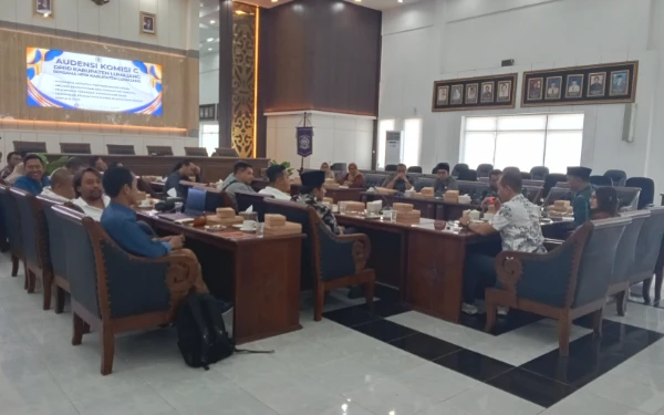 Thumbnail Berita - Audiensi HPBI dan DPRD Buka Borok Tata Kelola Tambang di Lumajang