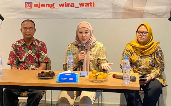 Thumbnail Di Reses DPRD Surabaya, Ajeng Wira Wati Temukan Permasalahan SPMB dan Putus Sekolah