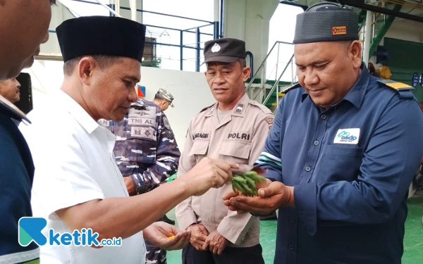 Thumbnail Berita - Docking di Galangan Kapal Nias, ASDP Gelar Upacara Adat Peusejuk KMP Teluk Sinabang