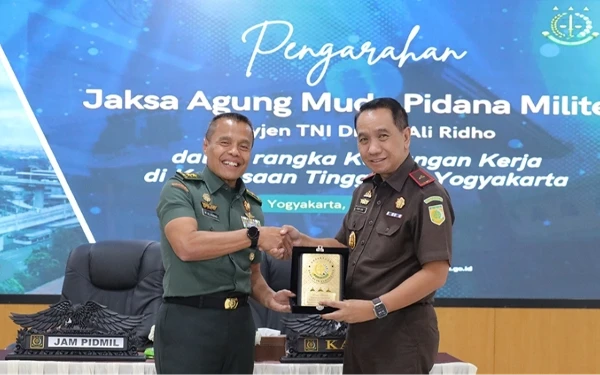 Thumbnail Selain Kegiatan di Akmil Magelang, Jampidmil Kunjungi Kejati DIY, Ada Apa?