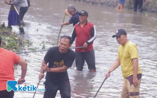 Thumbnail Berita - Aksi Jumat Bersih Pemkab Pemalang, Kali Srengseng Jadi Sasaran