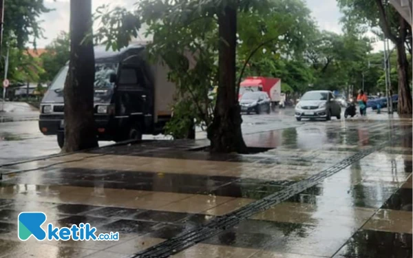 Thumbnail Surabaya Hari Ini Diprakirakan Hujan, Malang Berawan