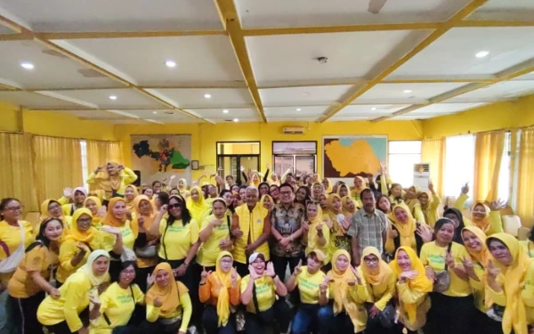 Thumbnail Wakil Ketua DPRD Surabaya Ajak Perempuan Jadi Pelopor Gaya Hidup Sehat di Lingkungan