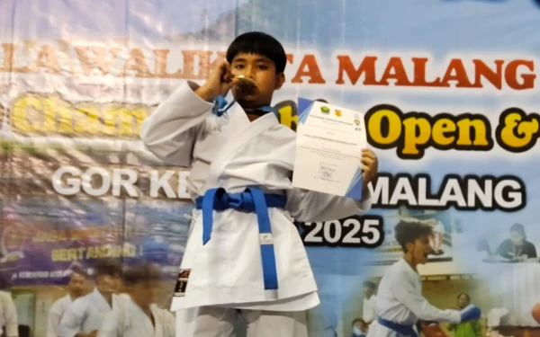 Thumbnail Azra, Siswa SD Sabilillah Malang Raih Juara 1 Karate Piala Wali Kota Malang 2025