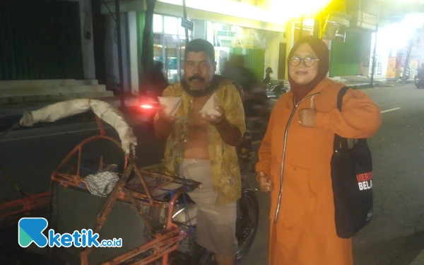 Thumbnail PKS Sampang Peduli, Bagikan Nasi Bungkus kepada Warga Terdampak Banjir dan Tukang Becak