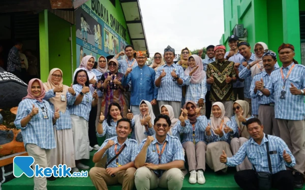 Thumbnail Berita - Kunjungi SMAN 1 Sine Kabupaten Ngawi, Kadindik Jatim Apresiasi Program Keterampilan Siswa