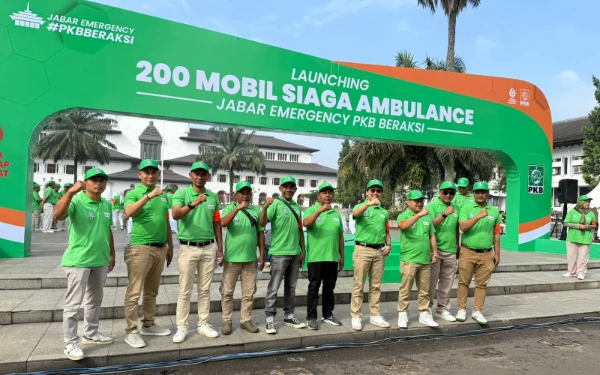 Thumbnail Berita - Peduli Warga, PKB Cianjur Luncurkan 6 Ambulans dan Mobil Siaga