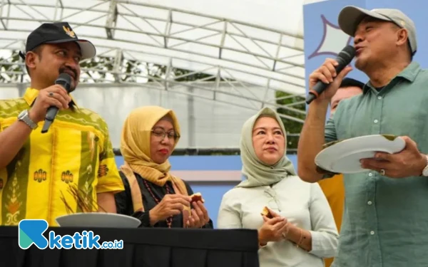 Thumbnail Berita - Karnaval SCTV di Pemalang, Bupati Anom Kenalkan Makanan Khas Daerah ke Artis Ibu Kota