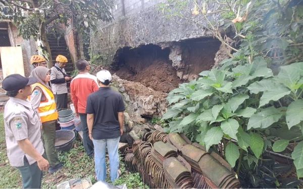 Thumbnail Longsor di Kota Batu Sebabkan Saluran Irigasi Terputus