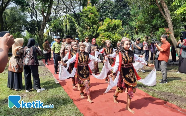 Thumbnail Berita - Komitmen Disdikbud Jombang Lestarikan Kesenian Lokal Lewat Pembinaan di Tingkat SD