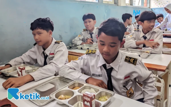 Thumbnail Kolaborasi Lanal Malang-Lantamal V Hadirkan Program Makan Bergizi di SMPN 19 Kota Malang