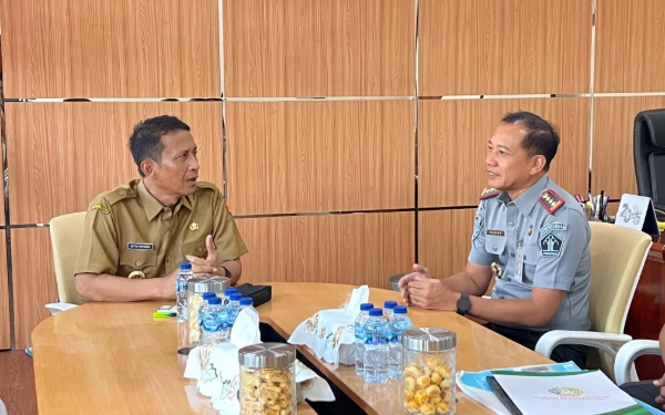 Thumbnail Berita - Temui Bupati Setyo Wahono, Kalapas Bojonegoro Ungkap Over Kapasitas Nyaris 300 Persen