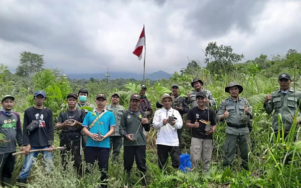 Thumbnail Berita - Dua Warga Lumajang Diusulkan Menerima Apresiasi Kalpataru Lestari Nasional