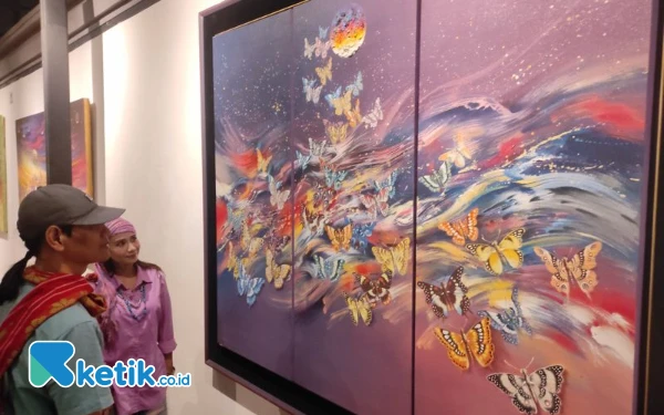 Thumbnail Keren! Konsisten Melukis Kupu-kupu, Karya Seniman 62 Tahun Ini Mendunia