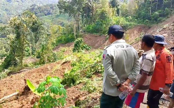 Thumbnail BNPB: Bocah Korban Banjir Trenggalek Ditemukan Tewas, 6 Warga Tertimbun Longsor Masih Hilang