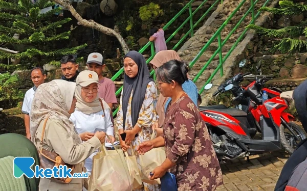 Thumbnail Peduli Korban Banjir Mojo, Gerindra Kabupaten Kediri Salurkan Ratusan Paket Bantuan