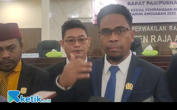 Thumbnail Berita - Usai Bedah Dokumen APBD 2024, Pansus Endus Temuan  Dugaan Pembengkakan Anggaran Miliaran Rupiah di  Setda Raja Ampat