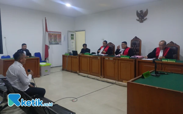 Thumbnail Mantan Kades Lubuk Mas Jalani Sidang Perdana Korupsi Dana Desa, Didakwa Rugikan Negara Lebih dari Rp 1 Miliar