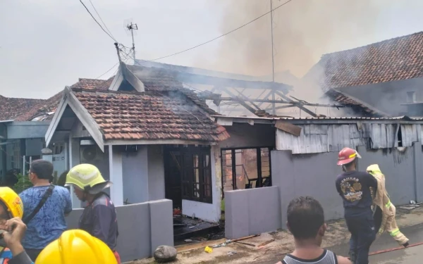 Thumbnail Berita - Rumah di Jombang Ludes Terbakar, Kerugian Ditaksir Rp300 Juta