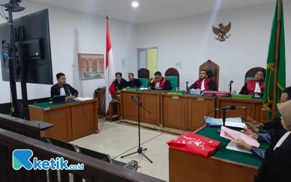 Thumbnail Kasus Minyak Ilegal Berujung TPPU, Jaringan Transaksi Arjani Terbongkar di Persidangan PN Palembang