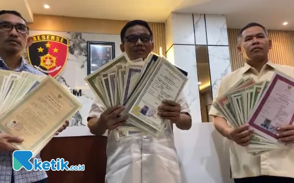 Thumbnail Polda Jatim Tetapkan Jan Hwa Diana Tersangka Penggelapan Ijazah