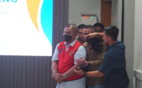 Thumbnail Berita - Kejaksaan Jombang Tetapkan Eks Direktur PD Panglungan sebagai Tersangka Korupsi Kredit Dana Bergulir BPR UMKM Jatim