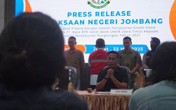 Thumbnail Berita - Fakta Dugaan Korupsi Dana Bergulir Bank UMKM Jatim yang Jerat Eks Dirut PD Panglungan Jombang