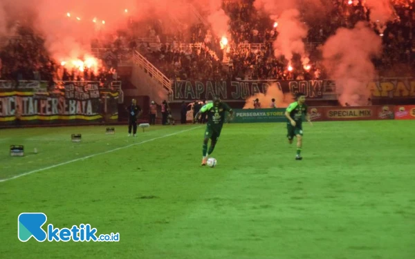 Thumbnail Persebaya Kalah 1-3 Lawan Bali United, Uston Nawawi: Gagal Beri Kado Hidayat