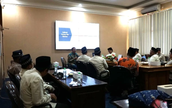 Thumbnail Berita - Penguatan Peran Humas, Pesantren Nurul Jadid Gelar Upgrading Bertema Humas dan Personal Branding