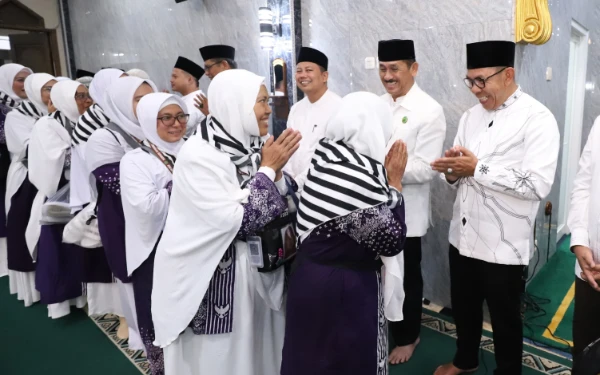 Thumbnail 197 Jamaah Calon Haji Kota Batu Berangkat ke Tanah Suci