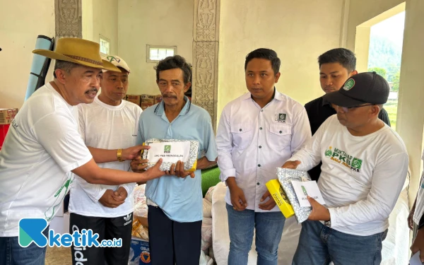 PKB Salurkan Bantuan Sembako dan Uang Tunai untuk Korban Longsor Trenggalek