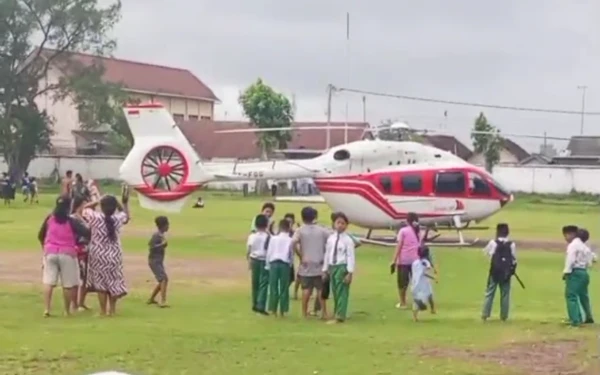 Thumbnail Berita - Helikopter Gudang Garam Mendarat Darurat di Jombang, Cuaca Buruk Jadi Pemicu
