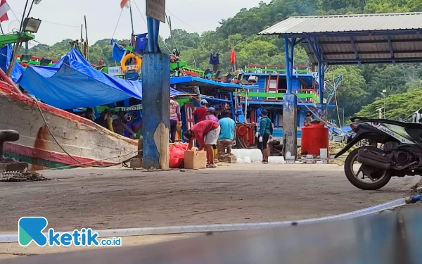 Thumbnail Ombak Tinggi Paksa Nelayan Tamperan Pacitan Libur Melaut hingga 6 Hari