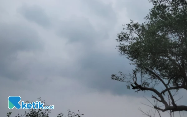 Thumbnail Siapkan Payung! Cuaca Berawan Selimuti Surabaya Hari Ini, Selasa 27 Mei 2025