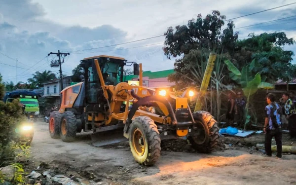 Thumbnail Berita - Fix! Dishub Labuhanbatu Laporkan Dugaan Perusakan Portal Pakai Truk dan Grader