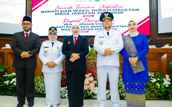 Thumbnail Sertijab Bupati-Wabup Magetan, Gubernur Khofifah Pesan Wujudkan Keselarasan Program