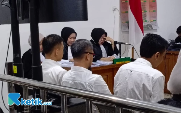 Thumbnail Tiga Terdakwa Korupsi Proyek Kantor Lurah Banyuasin Didakwa Rugikan Negara Rp 688 Juta