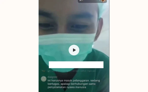 Thumbnail Berita - 2 Perawat di Jombang Dipecat Usai Live TikTok di Ruang Operasi