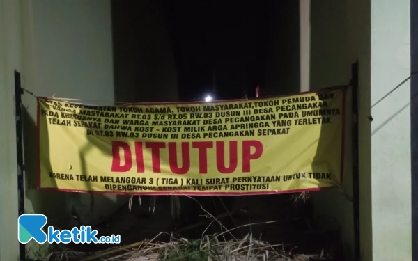 Thumbnail Berita - Diduga Dijadikan Tempat Prostitusi, Kos-kosan Desa Pecangakan Comal di Pemalang Disegel Warga