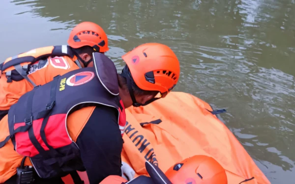 Thumbnail Izin Cari Eceng Gondok Kakek 65 Tahun Tewas Tenggelam di Sungai Makmur Gunungsari Surabaya