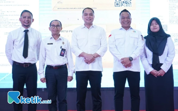 Thumbnail Serahkan SK CPNS Surabaya, Eri Cahyadi: Tidak Boleh Ada ASN yang Jadi Makelar Perizinan