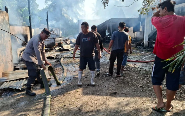 Thumbnail Berita - Kebakaran Hanguskan Satu Rumah di Tanjung Merah Bitung, Kerugian Capai Rp 1,5 Miliar