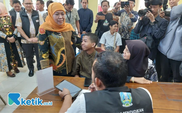 Thumbnail Tinjau Posko SPMB, Khofifah Pastikan Layanan Berjalan Ramah dan Mudah Diakses