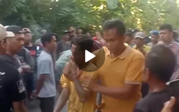 Thumbnail Berita - Babak Belur, Warga Tembelang Jombang Amankan Pria yang Diduga Hendak Mencuri