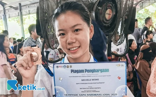 Thumbnail Berita - Michelle Wong, Siswi SMP YPPR Raih Prestasi Olimpiade Sains Hardiknas di USU