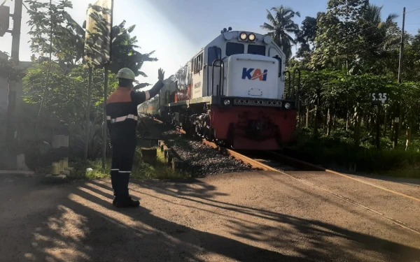 Thumbnail Berita - Libur Panjang, KAI Daop 9 Jember Tempatkan 68 Petugas Tambahan di 34 Titik Rawan