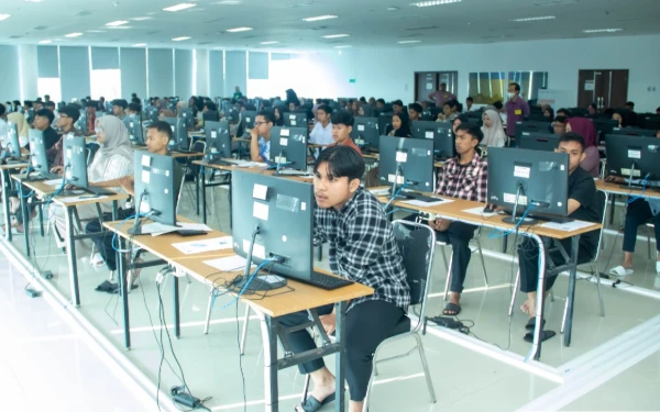 Thumbnail Unesa Terima 8.813 Mahasiswa Baru SNBT 2025, Prodi Kedokteran Paling Diminati