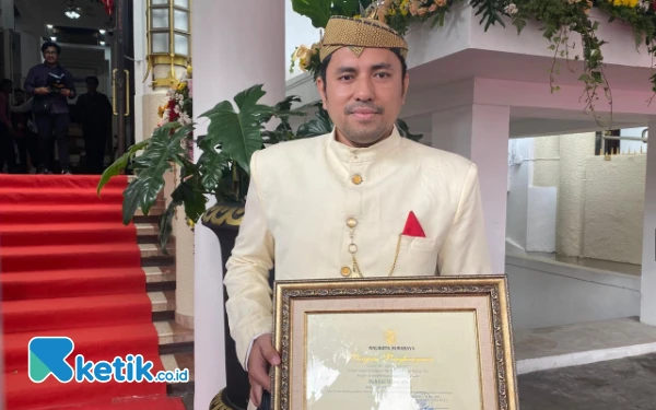 Thumbnail Dukung Pelaksanaan Pembangunan Surabaya, Wakil Ketua DPRD Terima Penghargaan