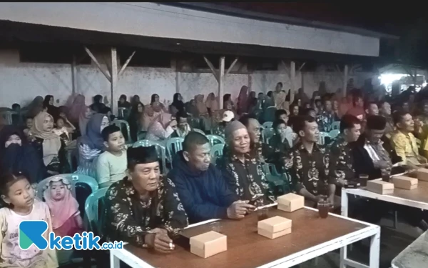 Thumbnail Berita - Tradisi Sedekah Bumi, Ribuan Warga Saksikan Wayang Kulit di Sumublor Pekalongan